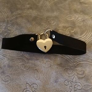 🖤Goth Velvet Heart Lock Choker w/Keys🖤